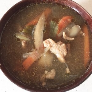 味しみ根菜の豚汁